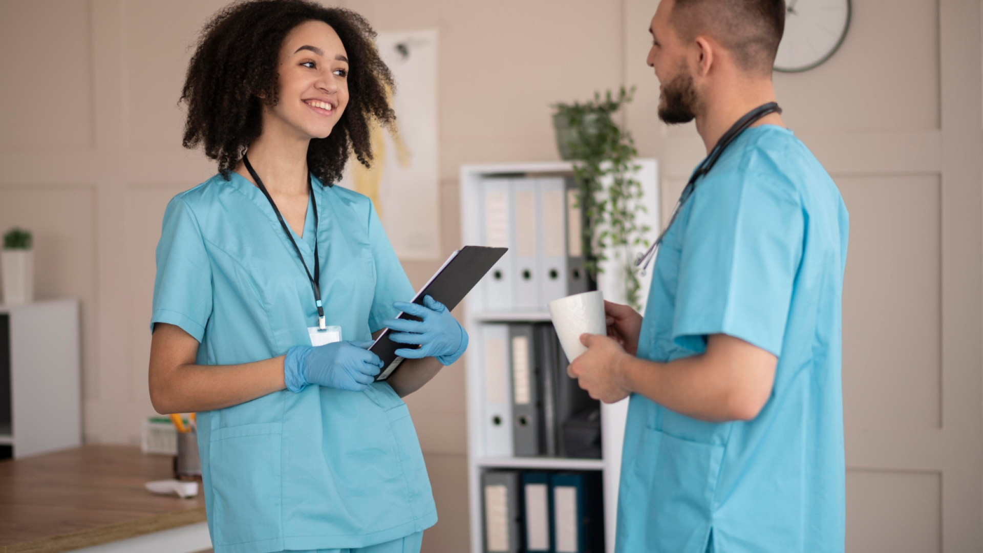 Quel est le rôle du tuteur infirmier auprès d’un étudiant en soins infirmiers ?